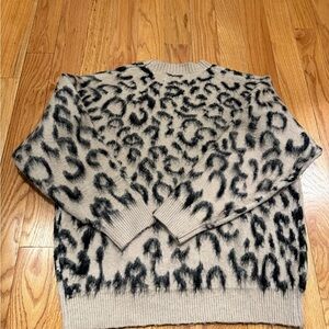 SHEIN Cream and Black Crewneck Sweater with Animal Print